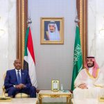 تقرير يرصد ملامح استراتيجية سعودية لـ«هندسة» سلطة جديدة في السودان.